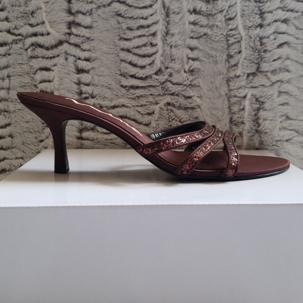 💗5/$25💗 Nina Brown Satin Sparkle Heel